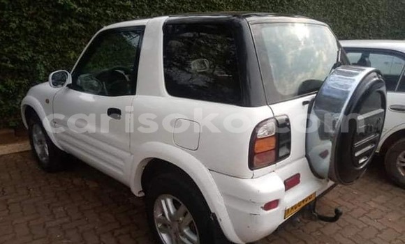 Sayi Na hannu Toyota RAV4 Blanc Mota in Kigali a Rwanda Sayi Na hannu Toyota RAV4 Blanc Mota in Kigali a Rwanda