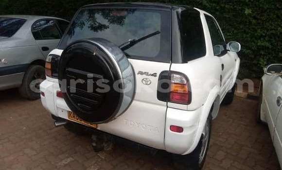 Sayi Na hannu Toyota RAV4 Blanc Mota in Kigali a Rwanda Sayi Na hannu Toyota RAV4 Blanc Mota in Kigali a Rwanda