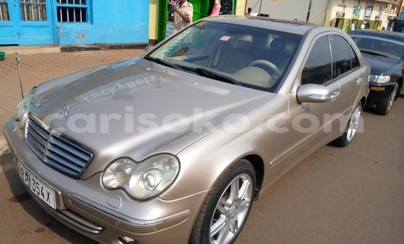 Sayi Na hannu Mercedes-Benz C–Class Marron Mota in Kigali a Rwanda Sayi Na hannu Mercedes-Benz C–Class Marron Mota in Kigali a Rwanda