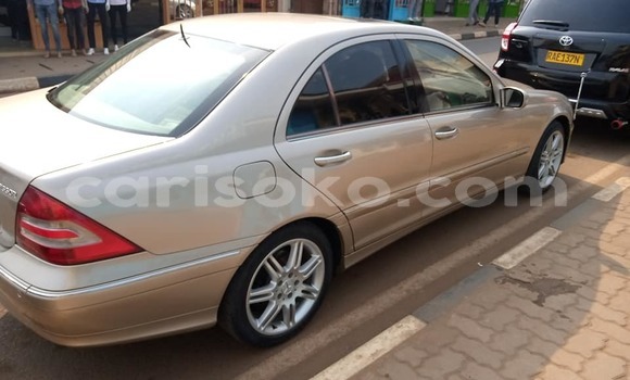 Sayi Na hannu Mercedes-Benz C–Class Marron Mota in Kigali a Rwanda Sayi Na hannu Mercedes-Benz C–Class Marron Mota in Kigali a Rwanda