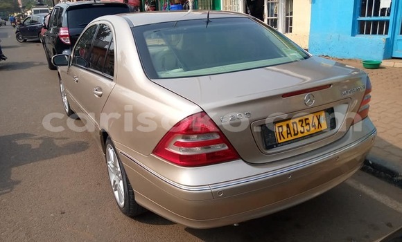 Sayi Na hannu Mercedes-Benz C–Class Marron Mota in Kigali a Rwanda Sayi Na hannu Mercedes-Benz C–Class Marron Mota in Kigali a Rwanda