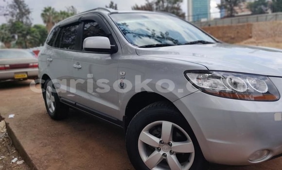 Sayi Na hannu Hyundai Santa Fe Gris Mota in Kigali a Rwanda Sayi Na hannu Hyundai Santa Fe Gris Mota in Kigali a Rwanda