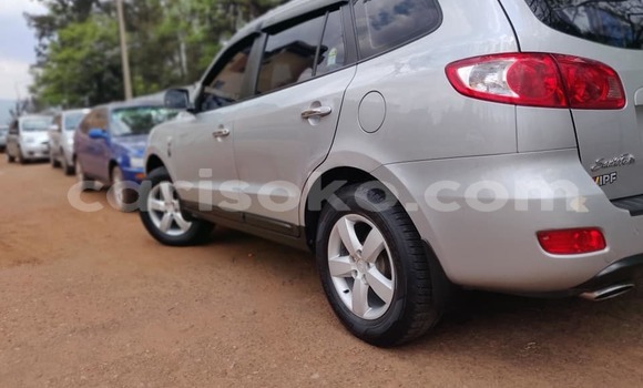 Sayi Na hannu Hyundai Santa Fe Gris Mota in Kigali a Rwanda Sayi Na hannu Hyundai Santa Fe Gris Mota in Kigali a Rwanda