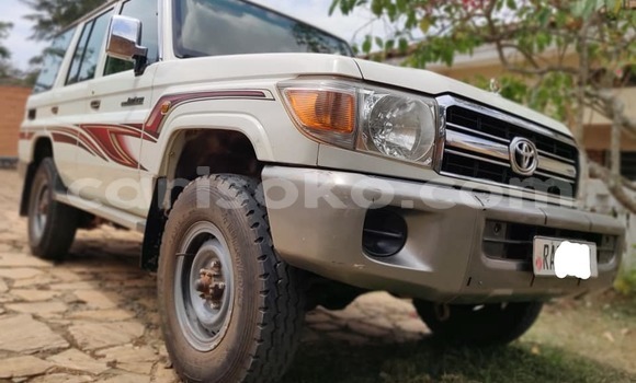 Buy Used Toyota Land Cruiser White Car in Kigali in Rwanda Buy Used Toyota Land Cruiser White Car in Kigali in Rwanda