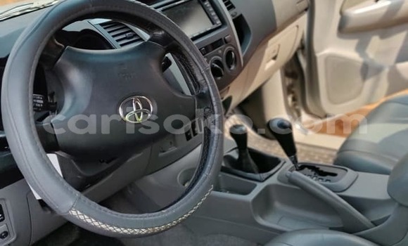 Sayi Na hannu Toyota Hilux Gris Mota in Kigali a Rwanda Sayi Na hannu Toyota Hilux Gris Mota in Kigali a Rwanda