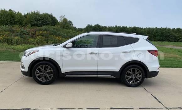 Buy Used Hyundai Santa Fe White Car in Gicumbi in Rwanda Buy Used Hyundai Santa Fe White Car in Gicumbi in Rwanda