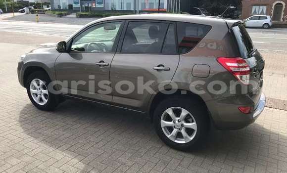 Sayi Na hannu Toyota RAV4 Marron Mota in Gicumbi a Rwanda Sayi Na hannu Toyota RAV4 Marron Mota in Gicumbi a Rwanda
