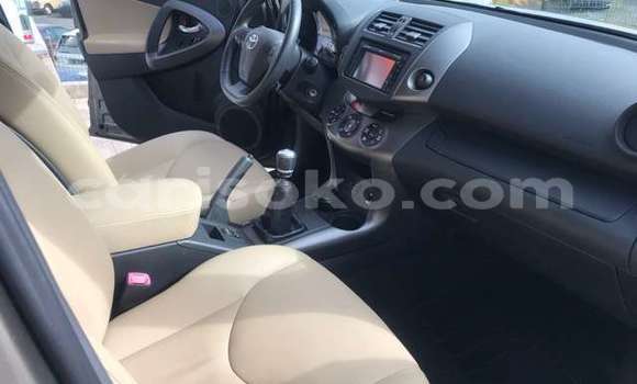 Sayi Na hannu Toyota RAV4 Marron Mota in Gicumbi a Rwanda Sayi Na hannu Toyota RAV4 Marron Mota in Gicumbi a Rwanda