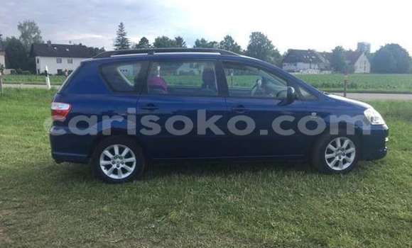 Acheter Occasion Voiture Toyota Avensis Verso Bleu à Kigali, Rwanda Acheter Occasion Voiture Toyota Avensis Verso Bleu à Kigali, Rwanda