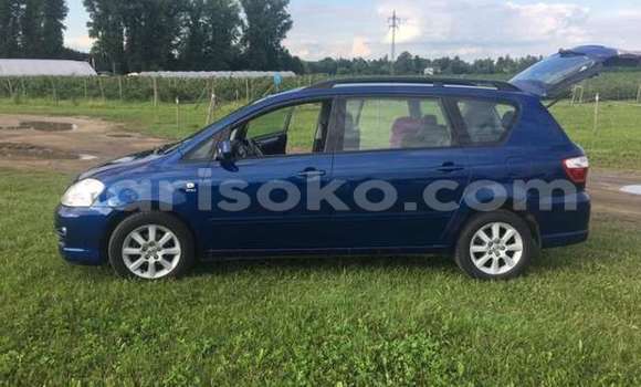 Acheter Occasion Voiture Toyota Avensis Verso Bleu à Kigali, Rwanda Acheter Occasion Voiture Toyota Avensis Verso Bleu à Kigali, Rwanda