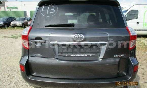 Sayi Na hannu Toyota RAV4 Beige Mota in Kigali a Rwanda Sayi Na hannu Toyota RAV4 Beige Mota in Kigali a Rwanda