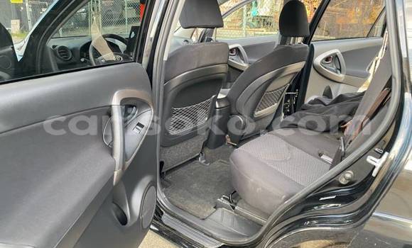 Sayi Na hannu Toyota RAV4 Beige Mota in Kigali a Rwanda Sayi Na hannu Toyota RAV4 Beige Mota in Kigali a Rwanda
