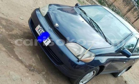 اشتري مستعمل Toyota Platz Bleu سيارة في Kigali في Rwanda