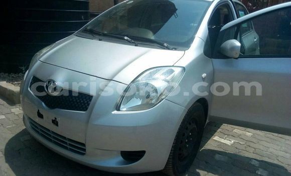 Acheter Occasion Voiture Toyota Yaris Gris à Kigali, Rwanda Acheter Occasion Voiture Toyota Yaris Gris à Kigali, Rwanda