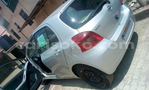 Acheter Occasion Voiture Toyota Yaris Gris à Kigali, Rwanda Acheter Occasion Voiture Toyota Yaris Gris à Kigali, Rwanda