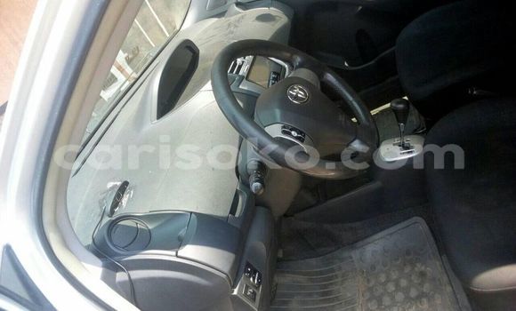 Acheter Occasion Voiture Toyota Yaris Gris à Kigali, Rwanda Acheter Occasion Voiture Toyota Yaris Gris à Kigali, Rwanda