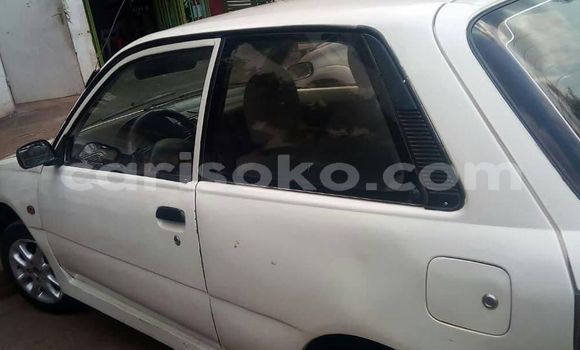 Acheter Occasion Voiture Toyota Starlet Blanc à Kigali, Rwanda Acheter Occasion Voiture Toyota Starlet Blanc à Kigali, Rwanda