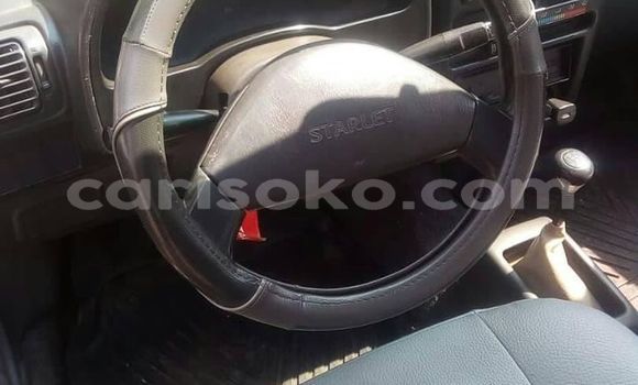 Acheter Occasion Voiture Toyota Starlet Blanc à Kigali, Rwanda Acheter Occasion Voiture Toyota Starlet Blanc à Kigali, Rwanda