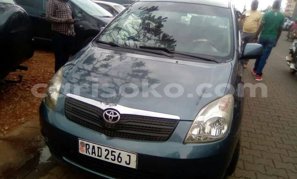 Acheter Occasion Voiture Toyota Corolla Verso Bleu à Kigali, Rwanda Acheter Occasion Voiture Toyota Corolla Verso Bleu à Kigali, Rwanda