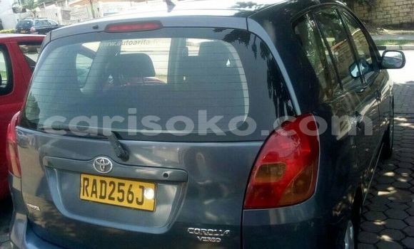 Acheter Occasion Voiture Toyota Corolla Verso Bleu à Kigali, Rwanda Acheter Occasion Voiture Toyota Corolla Verso Bleu à Kigali, Rwanda