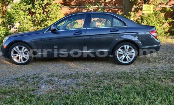 Sayi Na hannu Mercedes-Benz KOMPRESSOR Beige Mota in Kigali a Rwanda Sayi Na hannu Mercedes-Benz KOMPRESSOR Beige Mota in Kigali a Rwanda