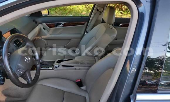 Sayi Na hannu Mercedes-Benz KOMPRESSOR Beige Mota in Kigali a Rwanda Sayi Na hannu Mercedes-Benz KOMPRESSOR Beige Mota in Kigali a Rwanda