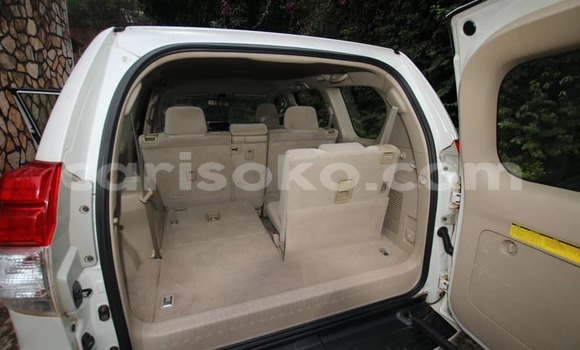 Acheter Occasion Voiture Toyota Land Cruiser Prado Blanc à Kigali, Rwanda Acheter Occasion Voiture Toyota Land Cruiser Prado Blanc à Kigali, Rwanda