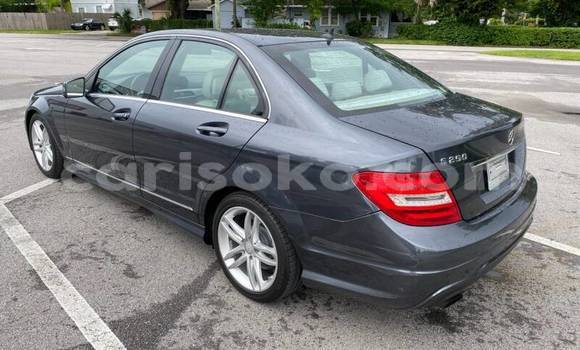 Sayi Na hannu Mercedes-Benz KOMPRESSOR Beige Mota in Kigali a Rwanda Sayi Na hannu Mercedes-Benz KOMPRESSOR Beige Mota in Kigali a Rwanda