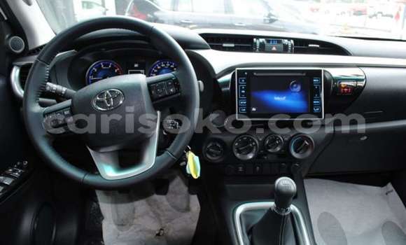 Sayi Na hannu Toyota Hilux Blanc Mota in Bokwango a Rwanda Sayi Na hannu Toyota Hilux Blanc Mota in Bokwango a Rwanda