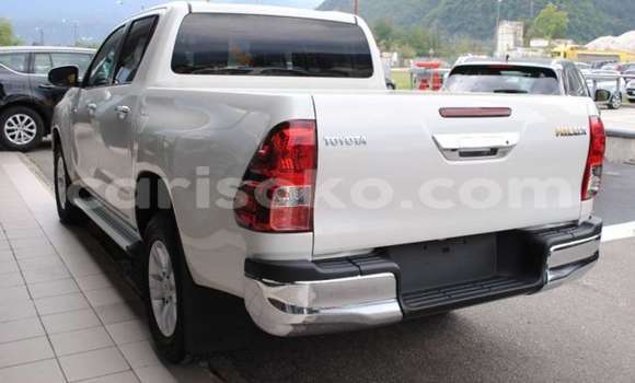 Sayi Na hannu Toyota Hilux Blanc Mota in Bokwango a Rwanda Sayi Na hannu Toyota Hilux Blanc Mota in Bokwango a Rwanda