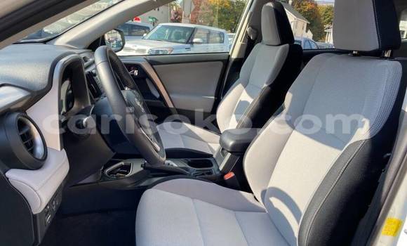 Acheter Occasion Voiture Toyota RAV4 Blanc à Kigali, Rwanda Acheter Occasion Voiture Toyota RAV4 Blanc à Kigali, Rwanda