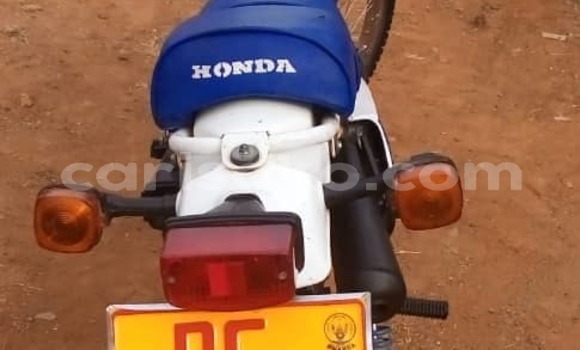Acheter Occasion Moto Honda XR 125 Blanc à Kigali, Rwanda Acheter Occasion Moto Honda XR 125 Blanc à Kigali, Rwanda
