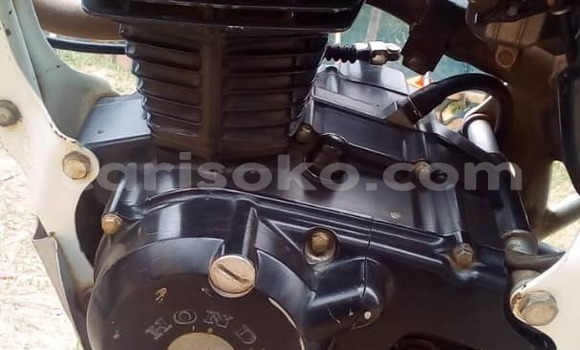 Acheter Occasion Moto Honda XR 125 Blanc à Kigali, Rwanda Acheter Occasion Moto Honda XR 125 Blanc à Kigali, Rwanda