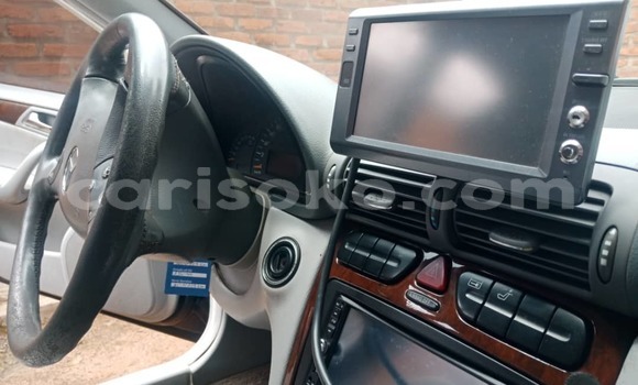 Sayi Na hannu Mercedes-Benz 200 Noir Mota in Kigali a Rwanda Sayi Na hannu Mercedes-Benz 200 Noir Mota in Kigali a Rwanda