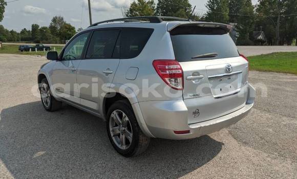 Sayi Na hannu Toyota RAV4 Beige Mota in Kigali a Rwanda Sayi Na hannu Toyota RAV4 Beige Mota in Kigali a Rwanda