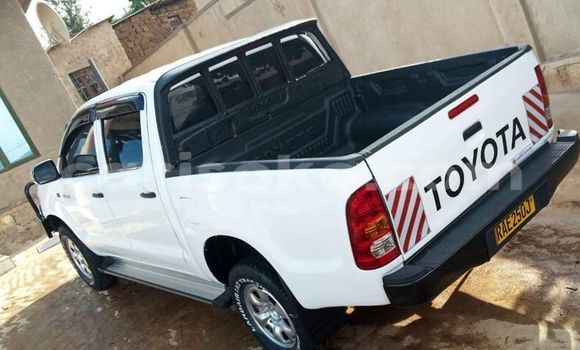 Buy Used Toyota Hilux White Car in Bokwango in Rwanda Buy Used Toyota Hilux White Car in Bokwango in Rwanda
