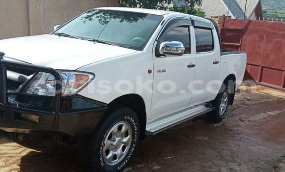 Buy Used Toyota Hilux White Car in Bokwango in Rwanda Buy Used Toyota Hilux White Car in Bokwango in Rwanda