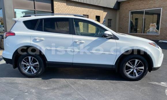 Sayi Na hannu Toyota RAV4 Blanc Mota in Kigali a Rwanda Sayi Na hannu Toyota RAV4 Blanc Mota in Kigali a Rwanda