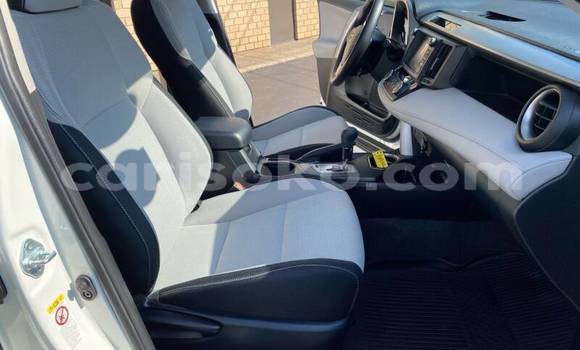 Sayi Na hannu Toyota RAV4 Blanc Mota in Kigali a Rwanda Sayi Na hannu Toyota RAV4 Blanc Mota in Kigali a Rwanda