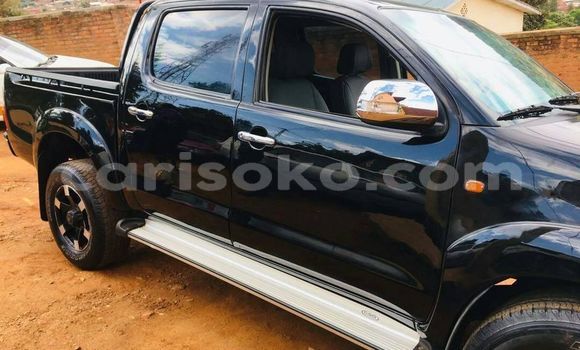 Sayi Na hannu Toyota Hilux Noir Mota in Kigali a Rwanda Sayi Na hannu Toyota Hilux Noir Mota in Kigali a Rwanda