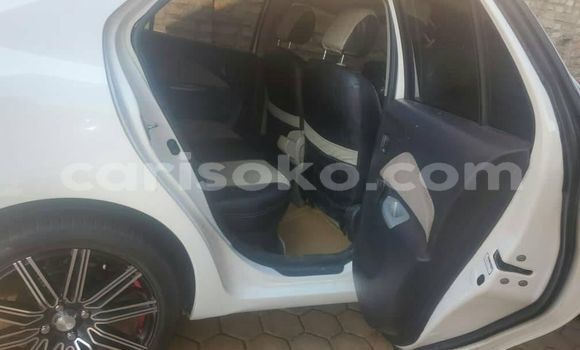 Sayi Na hannu Toyota Yaris Blanc Mota in Kigali a Rwanda Sayi Na hannu Toyota Yaris Blanc Mota in Kigali a Rwanda