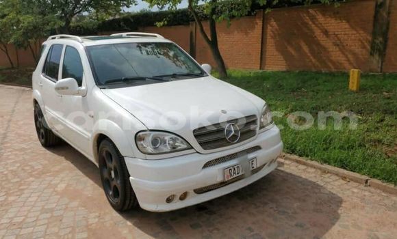Sayi Na hannu Mercedes-Benz ML–Class Blanc Mota in Kigali a Rwanda Sayi Na hannu Mercedes-Benz ML–Class Blanc Mota in Kigali a Rwanda