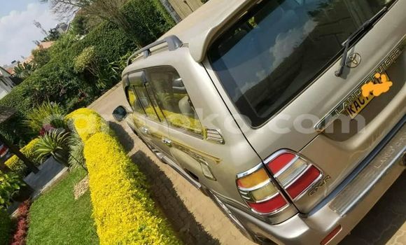 Sayi Na hannu Toyota Land Cruiser Gris Mota in Kigali a Rwanda Sayi Na hannu Toyota Land Cruiser Gris Mota in Kigali a Rwanda