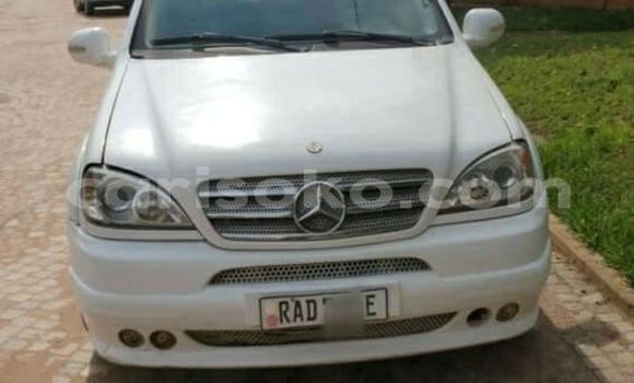 Sayi Na hannu Mercedes-Benz ML–Class Blanc Mota in Kigali a Rwanda Sayi Na hannu Mercedes-Benz ML–Class Blanc Mota in Kigali a Rwanda