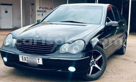 Sayi Na hannu Mercedes-Benz C–Class Noir Mota in Kigali a Rwanda Sayi Na hannu Mercedes-Benz C–Class Noir Mota in Kigali a Rwanda