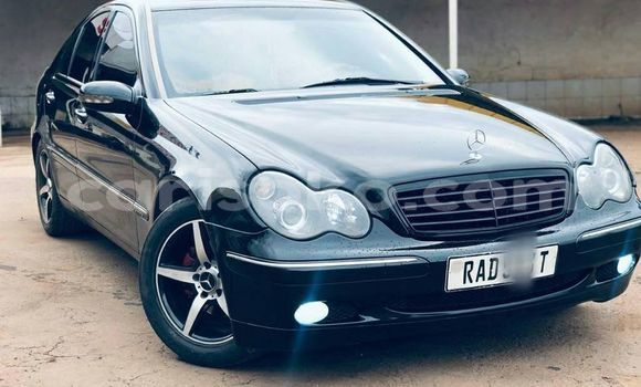 Sayi Na hannu Mercedes-Benz C–Class Noir Mota in Kigali a Rwanda Sayi Na hannu Mercedes-Benz C–Class Noir Mota in Kigali a Rwanda