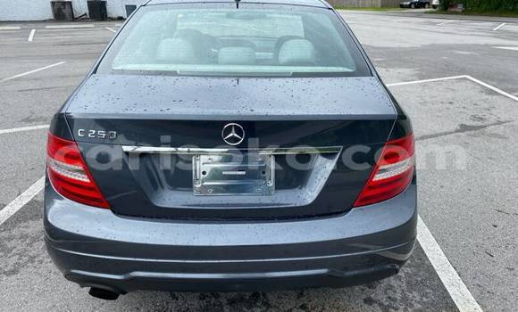 Sayi Na hannu Mercedes-Benz KOMPRESSOR Beige Mota in Kigali a Rwanda Sayi Na hannu Mercedes-Benz KOMPRESSOR Beige Mota in Kigali a Rwanda