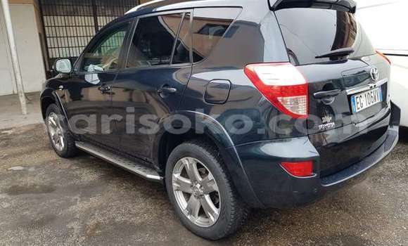 Sayi Na hannu Toyota RAV4 Beige Mota in Kigali a Rwanda Sayi Na hannu Toyota RAV4 Beige Mota in Kigali a Rwanda