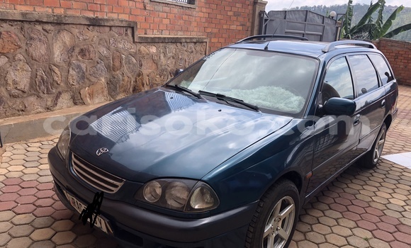 Acheter Occasion Voiture Toyota Avensis Vert à Kigali, Rwanda Acheter Occasion Voiture Toyota Avensis Vert à Kigali, Rwanda