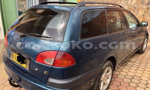 Acheter Occasion Voiture Toyota Avensis Vert à Kigali, Rwanda Acheter Occasion Voiture Toyota Avensis Vert à Kigali, Rwanda
